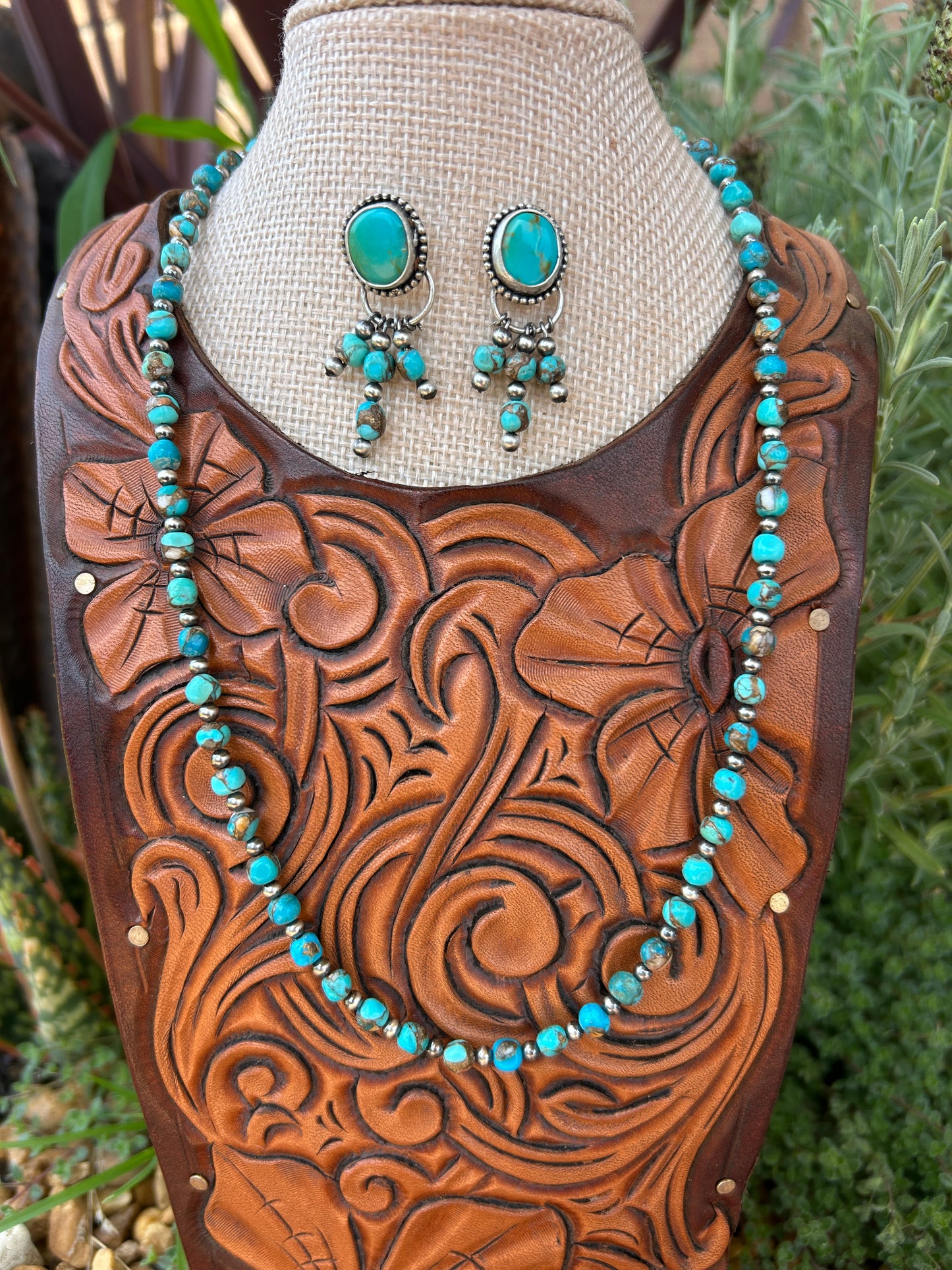 Necklace an earring set